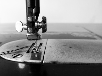 缝纫机的年代 时光的针脚与工业的诗意